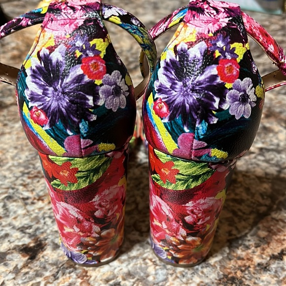 Steve Madden floral heels - Picture 3 of 6